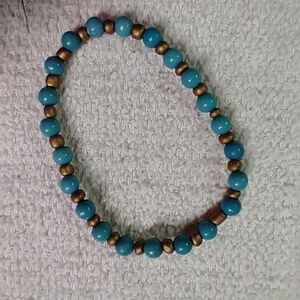 Goldtone blue beaded stretch bracelet